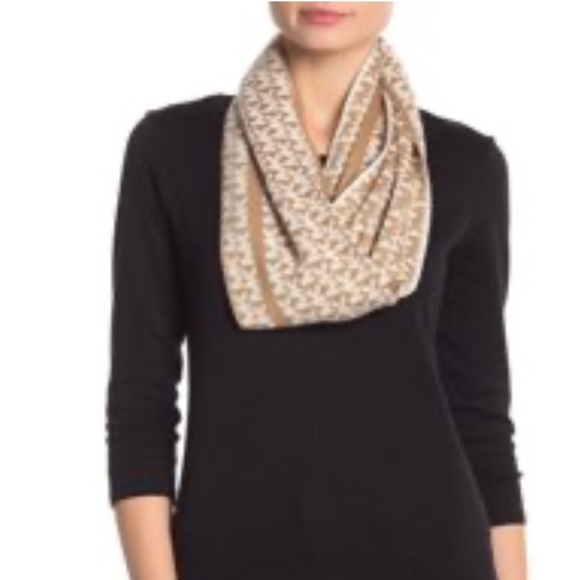 MICHAEL KORS INFINITY SCARF - Picture 2 of 7